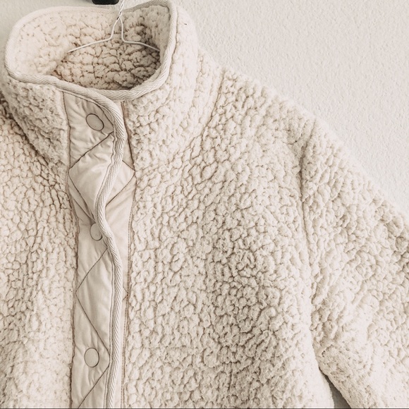 Abercrombie and Fitch Cream Sherpa Nylon Trim Snap Up Jacket. Size Small - Picture 2 of 10